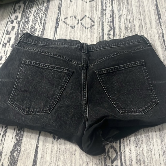 Universal Threads - Picture 4 of 4